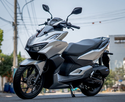 So sánh giá xe Honda Vario 160 Nhập khẩu và Việt Nam