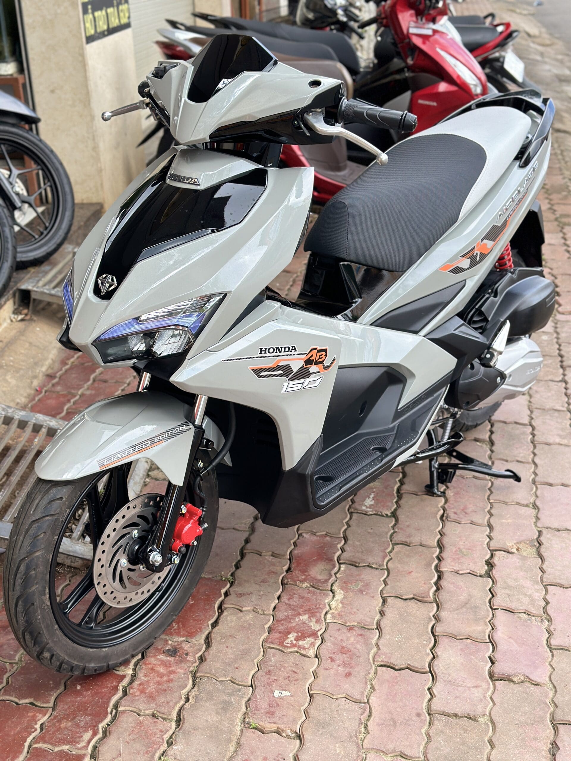 Khoản trả trước khi mua xe AB 125 tại Bình Tân trả góp