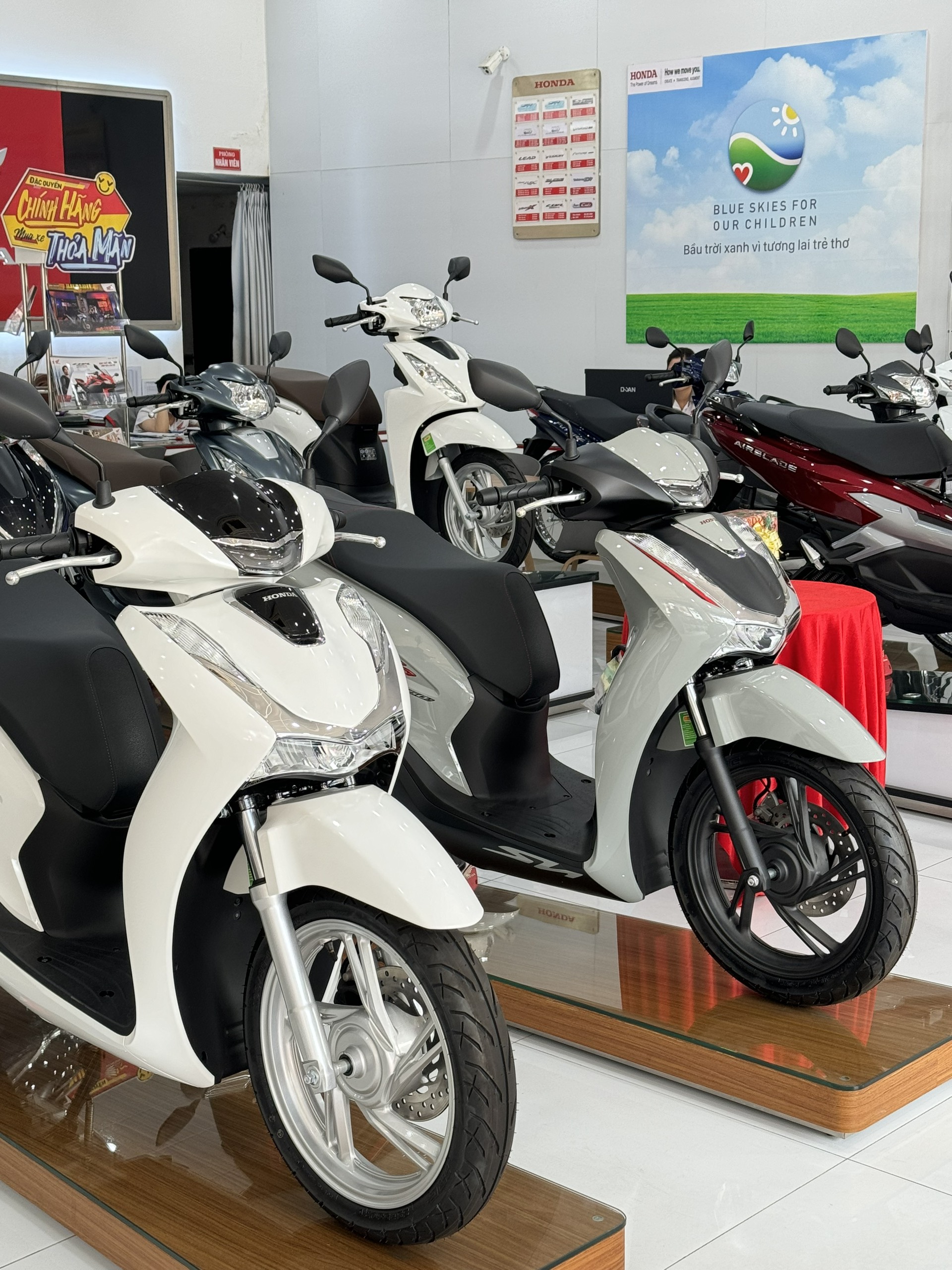 Muaxemaytragop.vn là Cửa hàng xe máy Honda Hóc Môn chính hãng giá rẻ