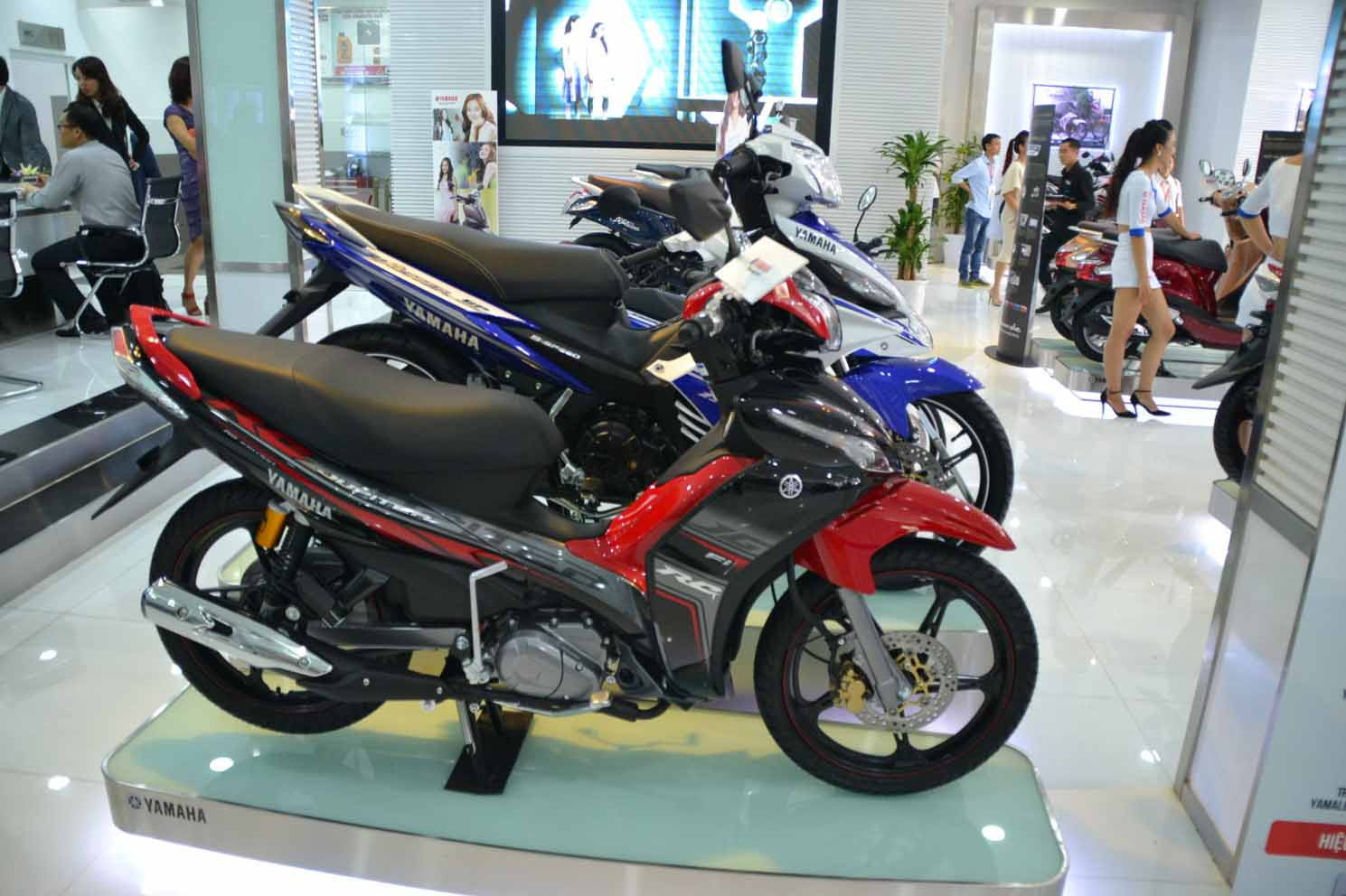 Nên mua xe máy yamaha mới hay cũ