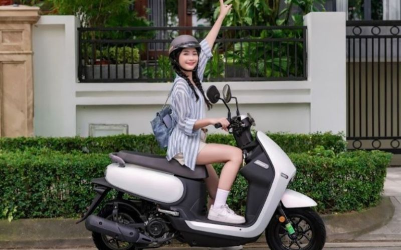 Học sinh nữ nên mua xe máy 50cc không?